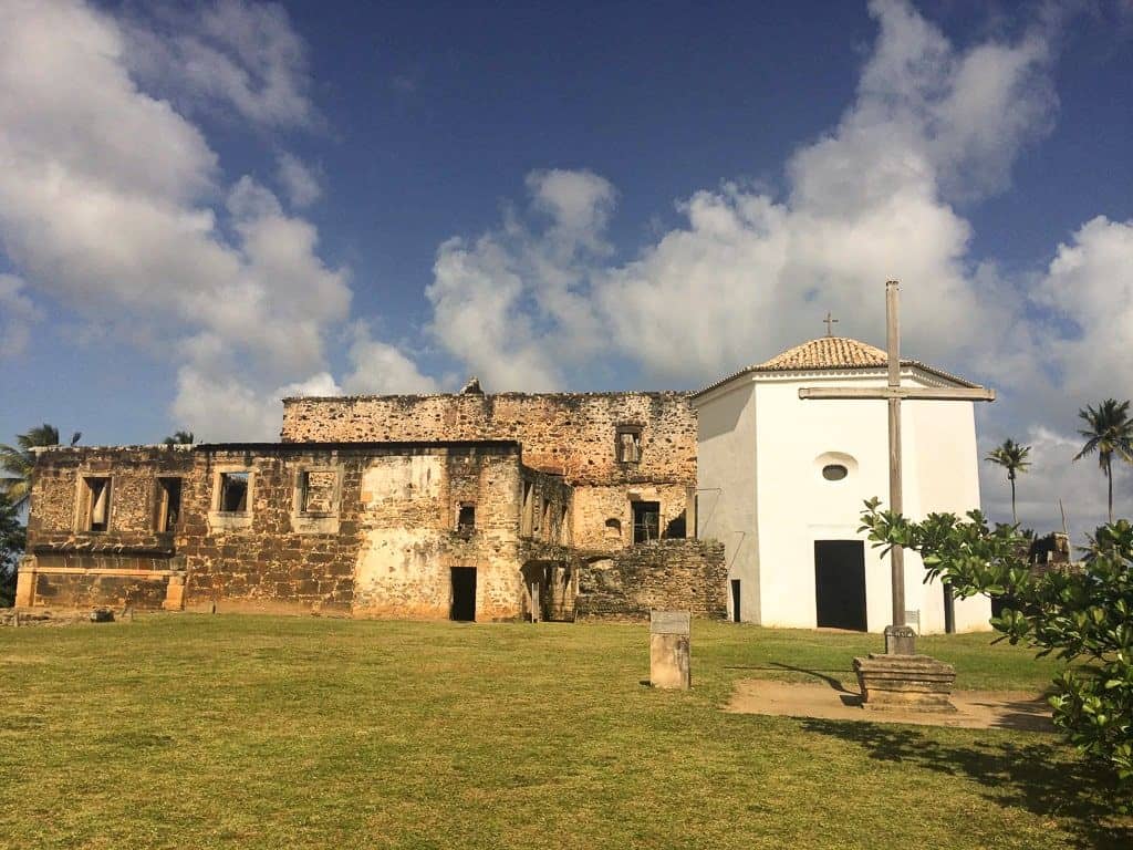 Castelo Garcia d'Ávila na Praia do Forte - vista de frente