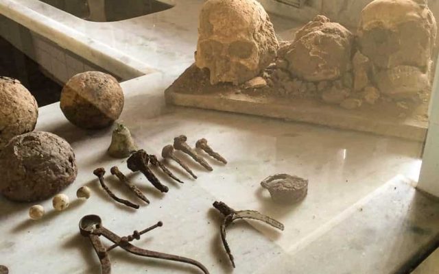 Artefatos encontrados nas escavações do Castelo Garcia d'Ávila