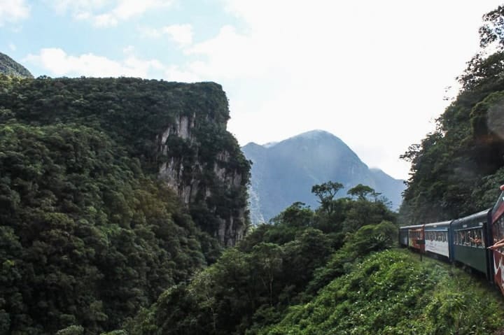 Passeio de trem Curitiba Morretes: trem pela estrada de ferro Paranaguá. Paisagens da Serra do Mar