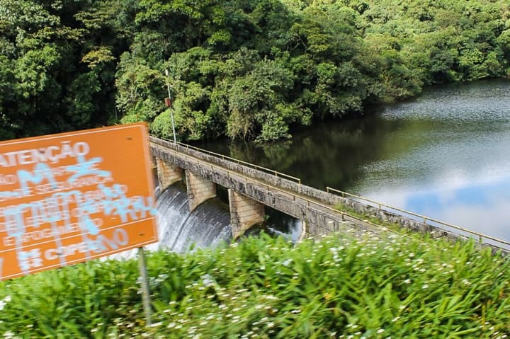 Passeio de trem Curitiba Morretes: trem pela estrada de ferro Paranaguá. Paisagens da Serra do Mar