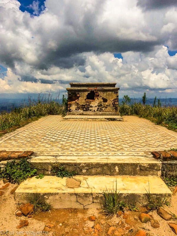Altar do Pico do Pião - Trilhas de Ibitipoca - Circuito do Pico do Pião
