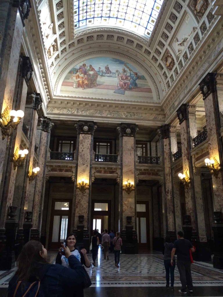 Interior do Palácio Legislativo, O que fazer em Montevidéu