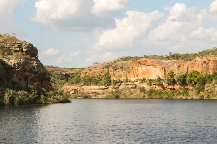 Passeio de catamarã pelos cânions do Rio São Francisco, no Lago de Xingó - Canindé de São Francisco, Sergipe