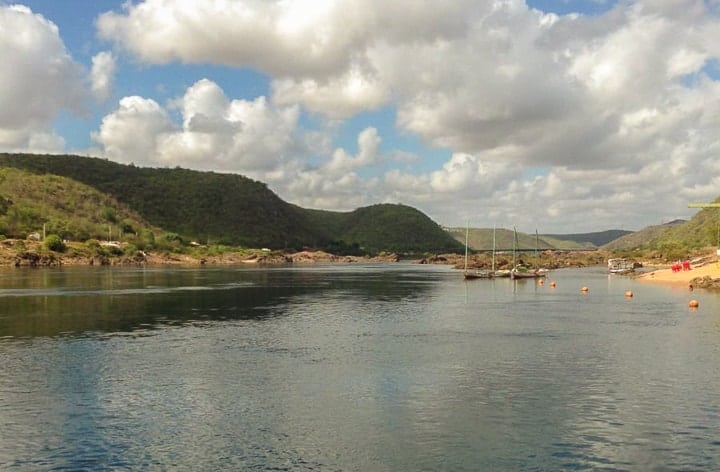 Passeio de catamarã pelos cânions do Rio São Francisco, no Lago de Xingó - Canindé de São Francisco, Sergipe