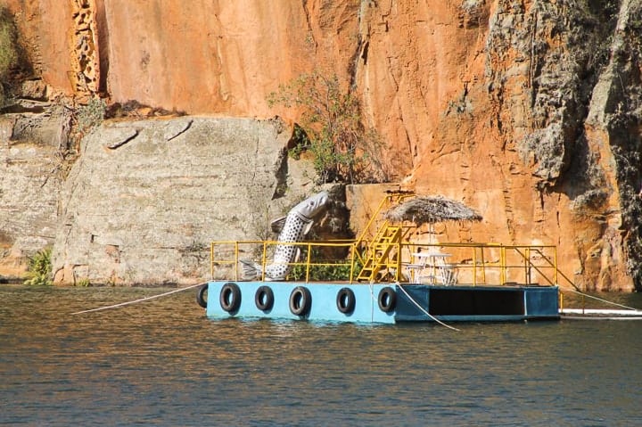 Restaurante Karranca's- Passeio de catamarã pelos cânions do Rio São Francisco, no Lago de Xingó - Canindé de São Francisco, Sergipe