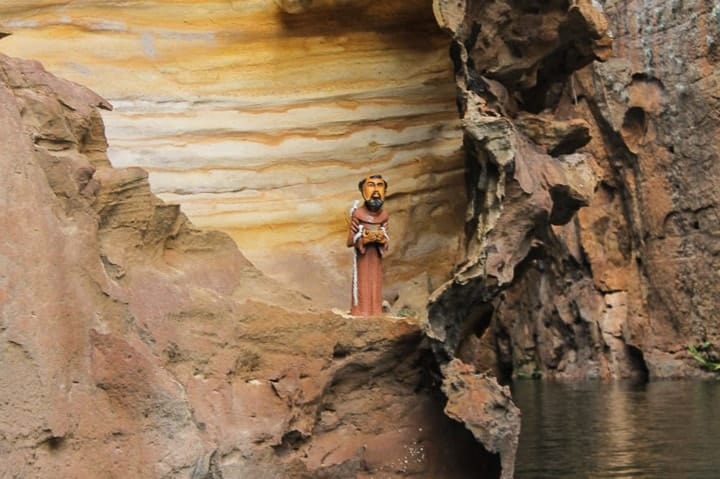 Gruta do Talhado - Restaurante Karranca's- Passeio de catamarã pelos cânions do Rio São Francisco, no Lago de Xingó - Canindé de São Francisco, Sergipe