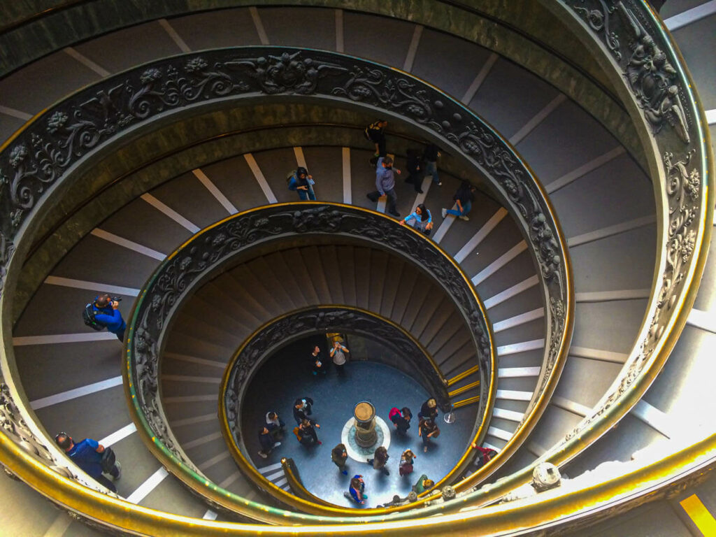 Escada em Espiral de Giuseppe Momo