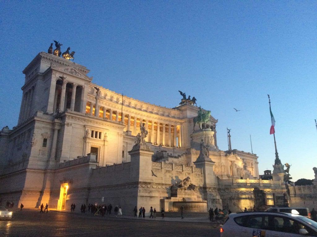 Monumento a Vittorio Emanuele: Praças, fontes e obeliscos de Roma