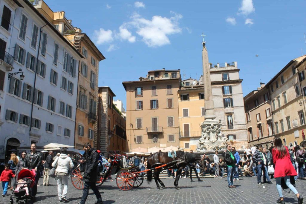 Panteão de Roma, Plaza de la Rotonda