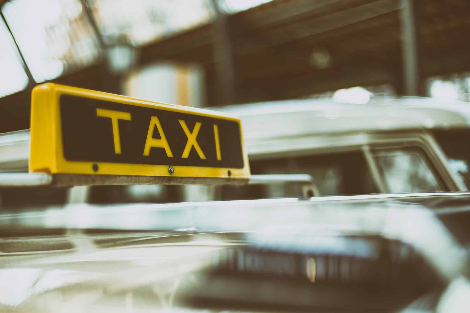 Do aeroporto de Atenas ao centro da cidade