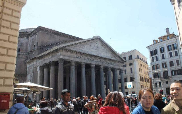 Panteão de Roma. Roteiro de um dia pelo centro turístico de Roma, Itália