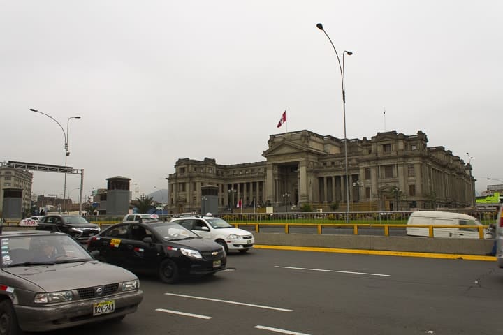 Trânsito e deslocamentos em Lima, Peru