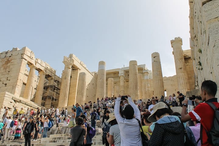 Chegada no Propileu - Acrópole de Atenas