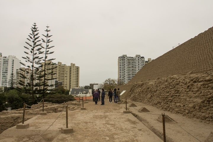 Huana Huallamarca, Lima (visita a Huaca Pucllana, Huaca Huallamarca e Bosque El Olivar)