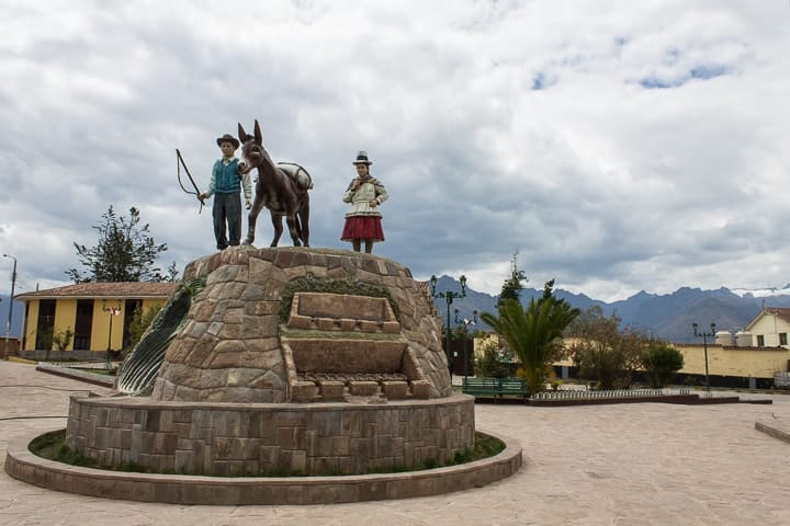 Tour Maras e Moray - Cusco - Praça em Maras