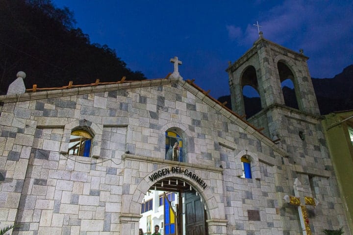 Igreja Virgen del Carmen, Plaza Manco Capac, Águas Calientes