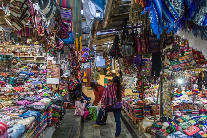 Mercado de Artesanato em Águas Calientes