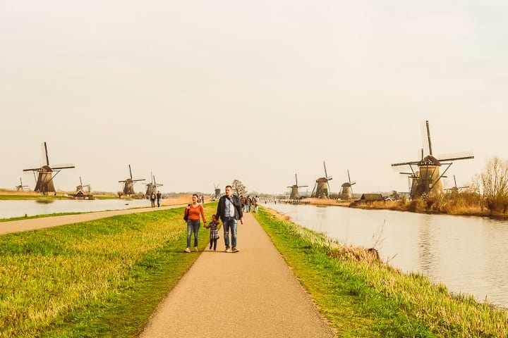 O parque dos moinhos de vento na Holanda