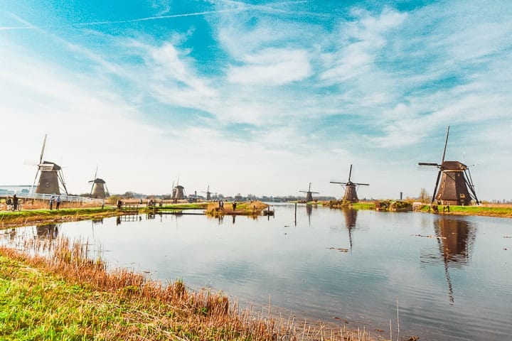 O parque dos moinhos de vento na Holanda