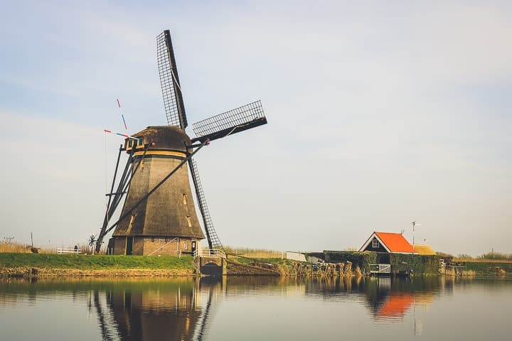 Como visitar Kinderdijk, o parque de moinhos da Holanda