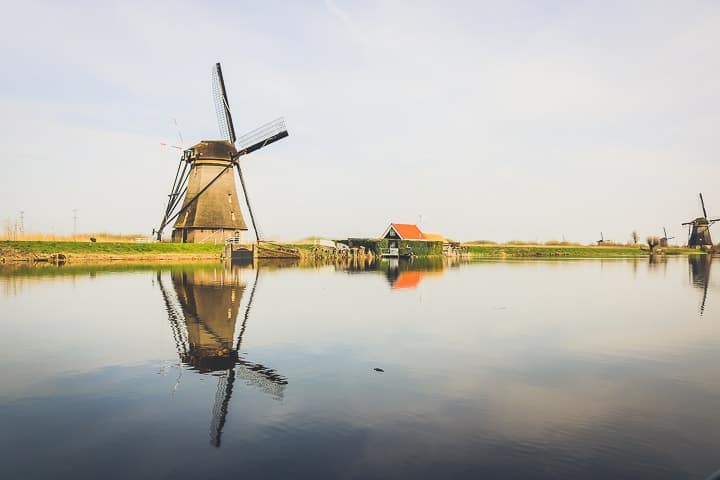 Como visitar Kinderdijk, o parque de moinhos da Holanda
