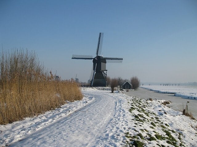 Como visitar Kinderdijk no inverno, o parque de moinhos da Holanda