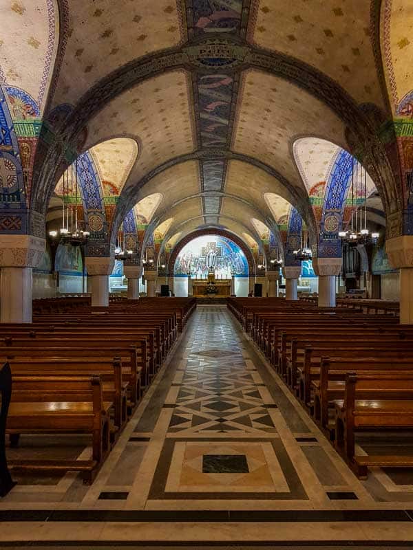 Visita à Basílica de Santa Teresinha do Menino Jesus em Lisieux, na França