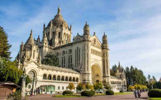 Basílica de St Teresinha em Lisieux na França