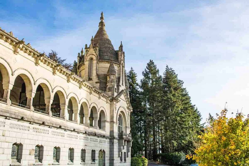 Visita à Basílica de Santa Teresinha do Menino Jesus em Lisieux, na França