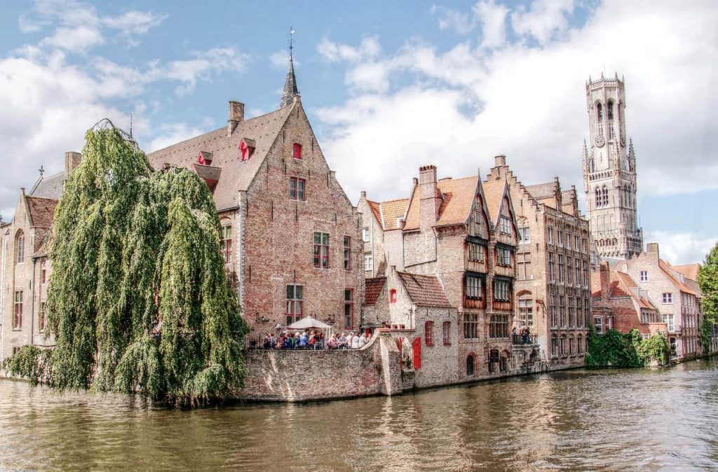 Bate e volta de Paris a Bruges, na Bélgica