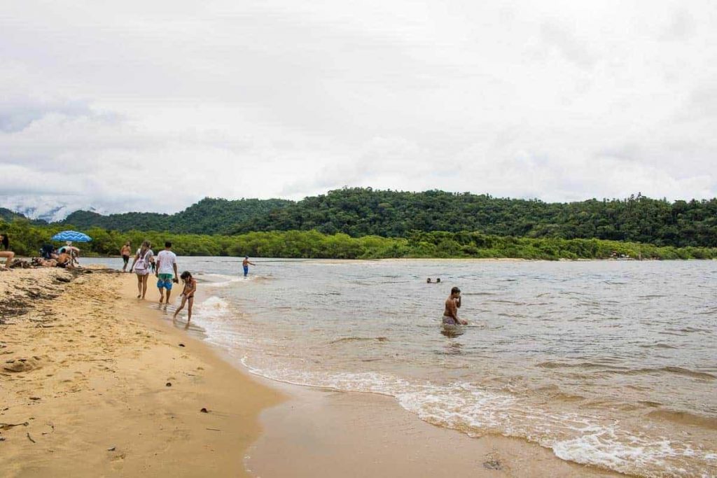 Praia de Paraty-mirim em Paraty