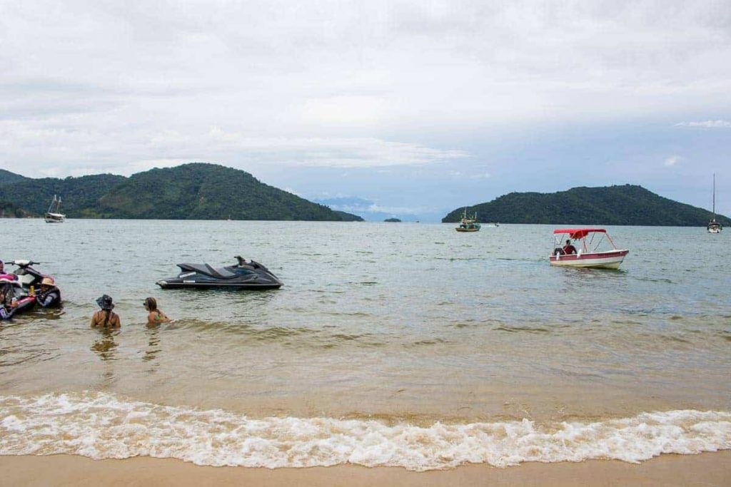 Enseada na Praia de Paraty-Mirim, Rio de Janeiro