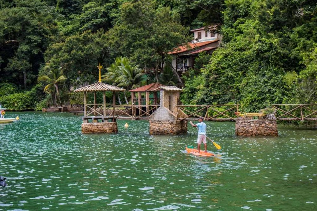 Píer na Praia de Paraty-Mirim, Rio de Janeiro