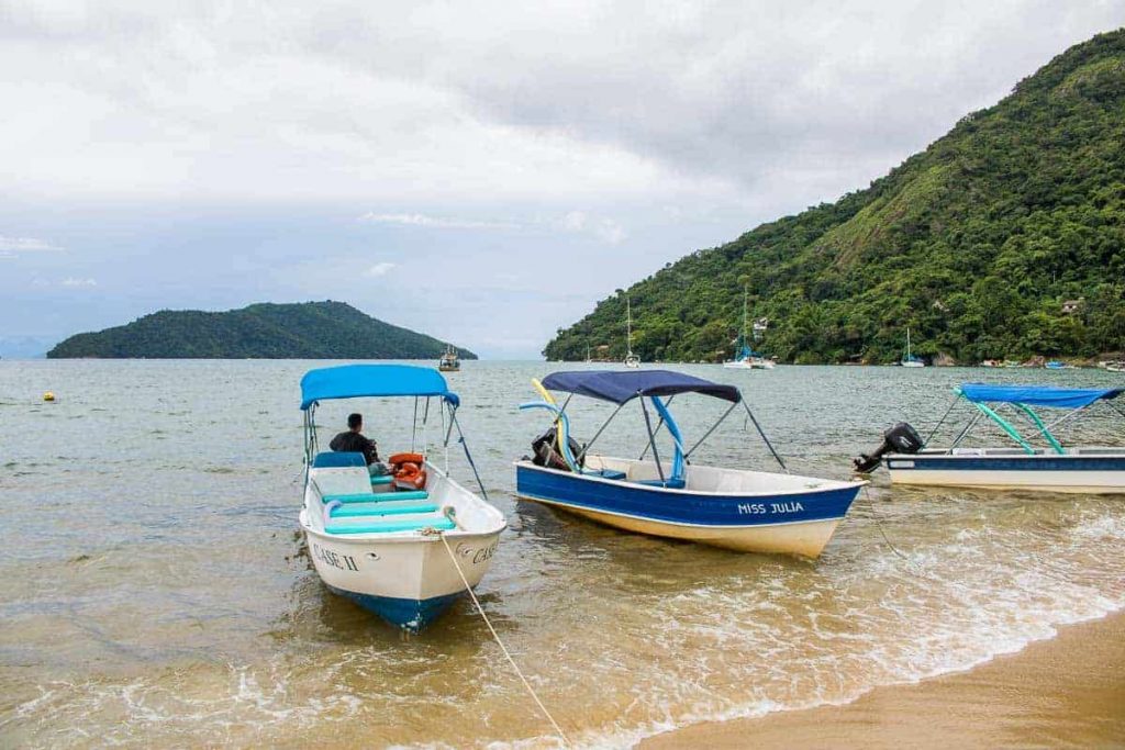 Praia de Paraty-mirim em Paraty