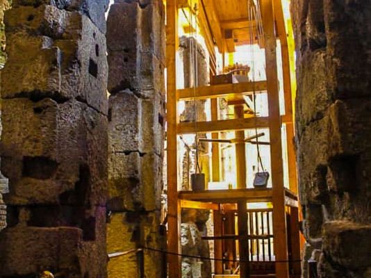 Antigo elevador dos subterrâneos do Coliseu - Tour guiado no Coliseu: visita ao subterrâneo e terraços do Coliseu