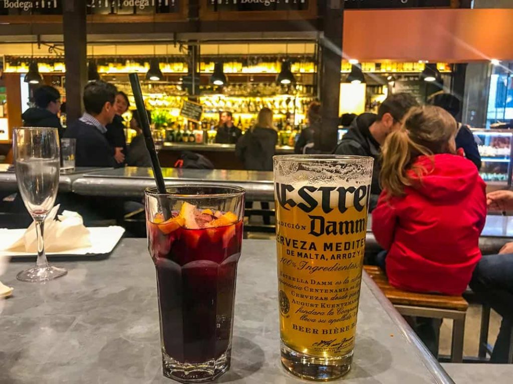 Cervejas e sangria em Madrid