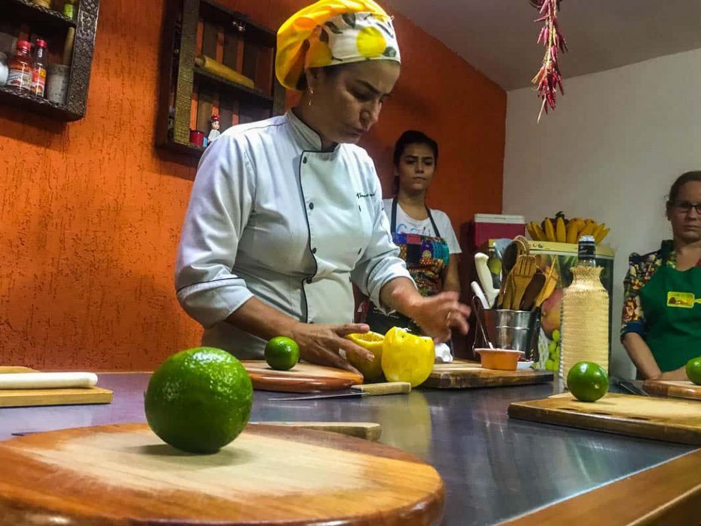 Cook in Rio: aula de culinaria da chef Simone