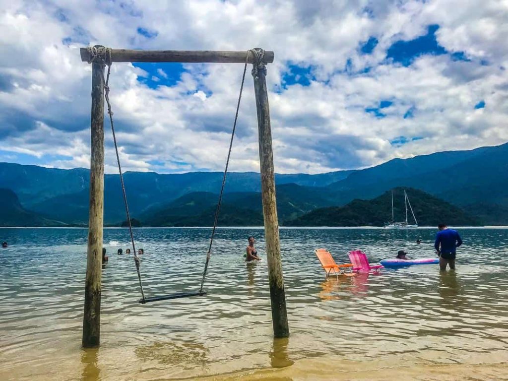 Balanço em frente ao Bar do Nelson, Ilha do Cedro