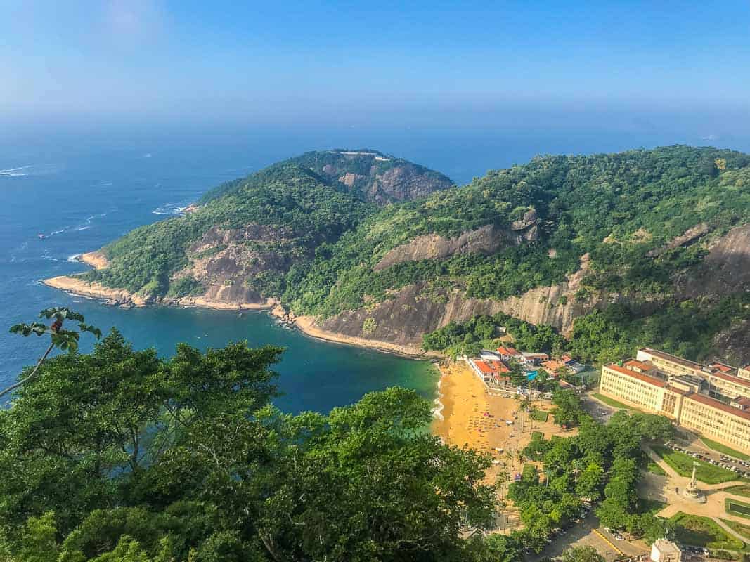 Rio de Janeiro: como é a trilha do Morro da Urca