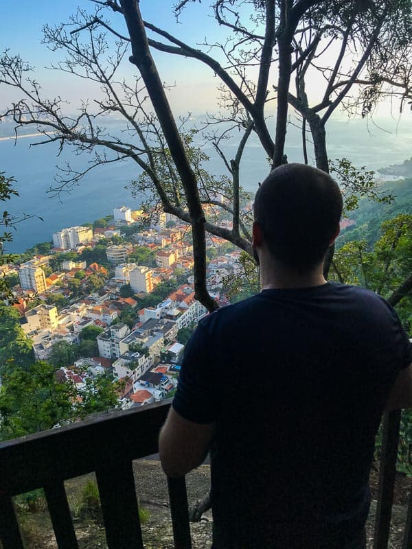 Mirante na trilha Morro da Urca