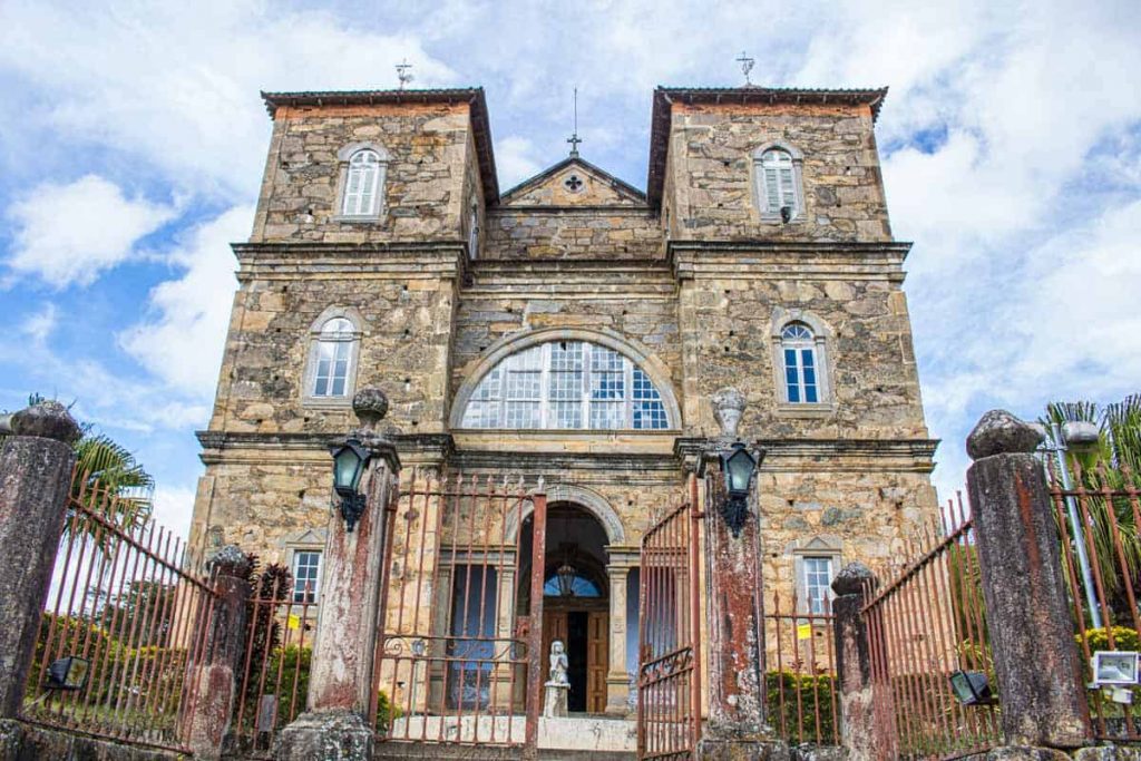 Igreja de Pedra em São José das três Ilhas - Belmiro Braga Minas Gerais