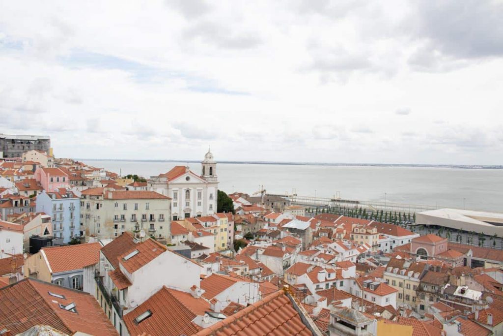 Miradouro Portas do Sol: o que fazer em Lisboa