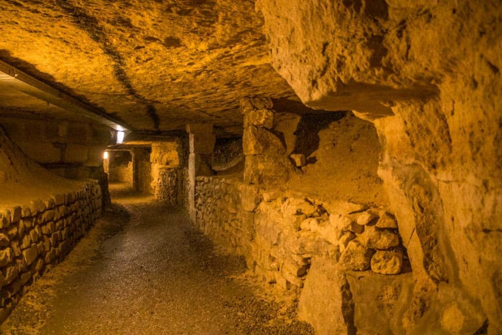 Túneis das Catacumbas de Paris