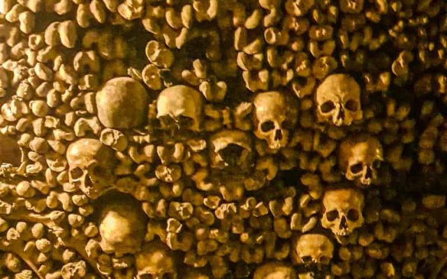 Catacumbas de Paris - disposição dos ossos