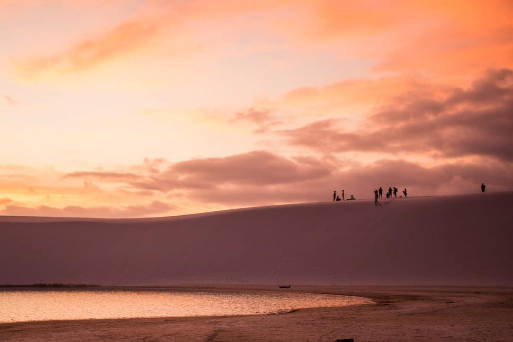 Nascer do sol nos Lençóis Maranhenses