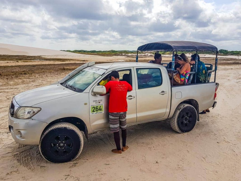 Jardineira 4x4 para ir até os Lençóis Maranhenses