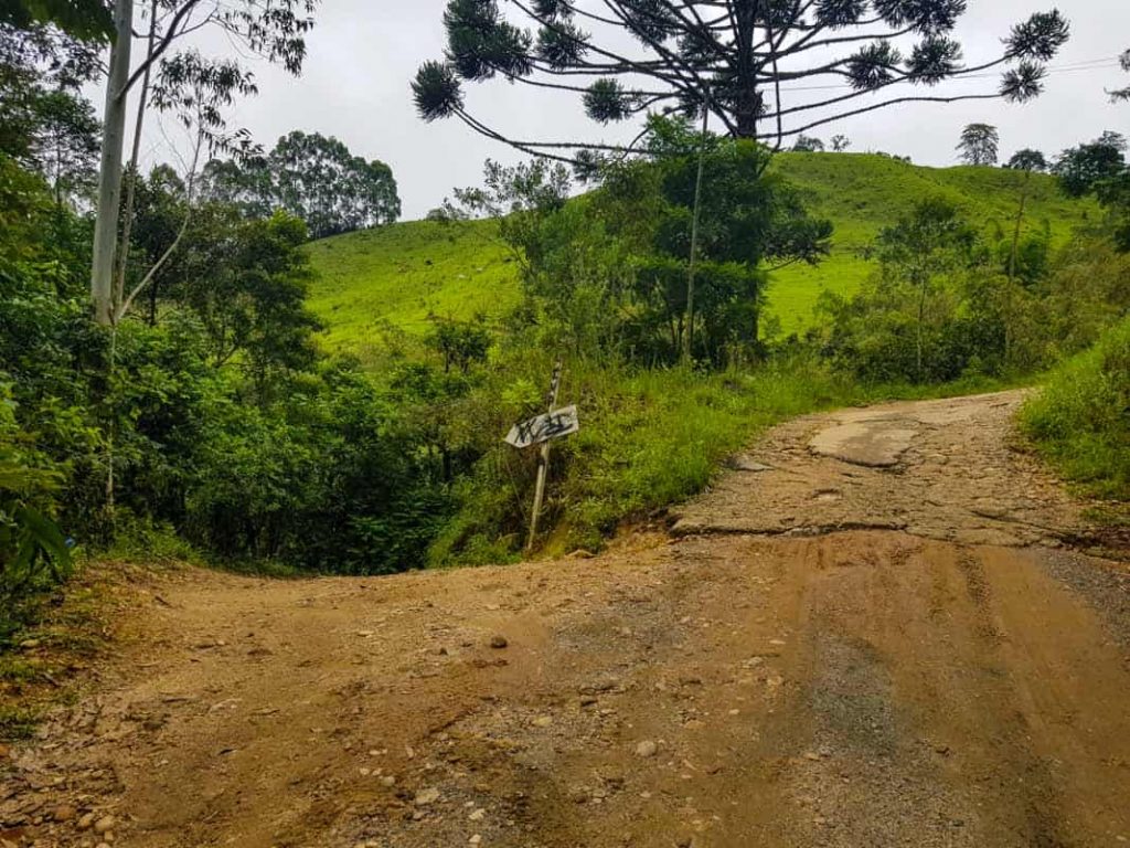 Caminho até a Cachoeira Indiana Jones