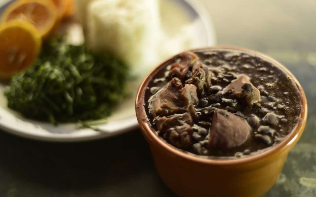 Feijoada, prato da culinária afro-brasileira