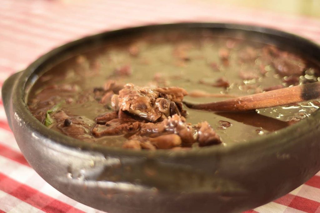 Feijoada, pratos africanos no Brasil