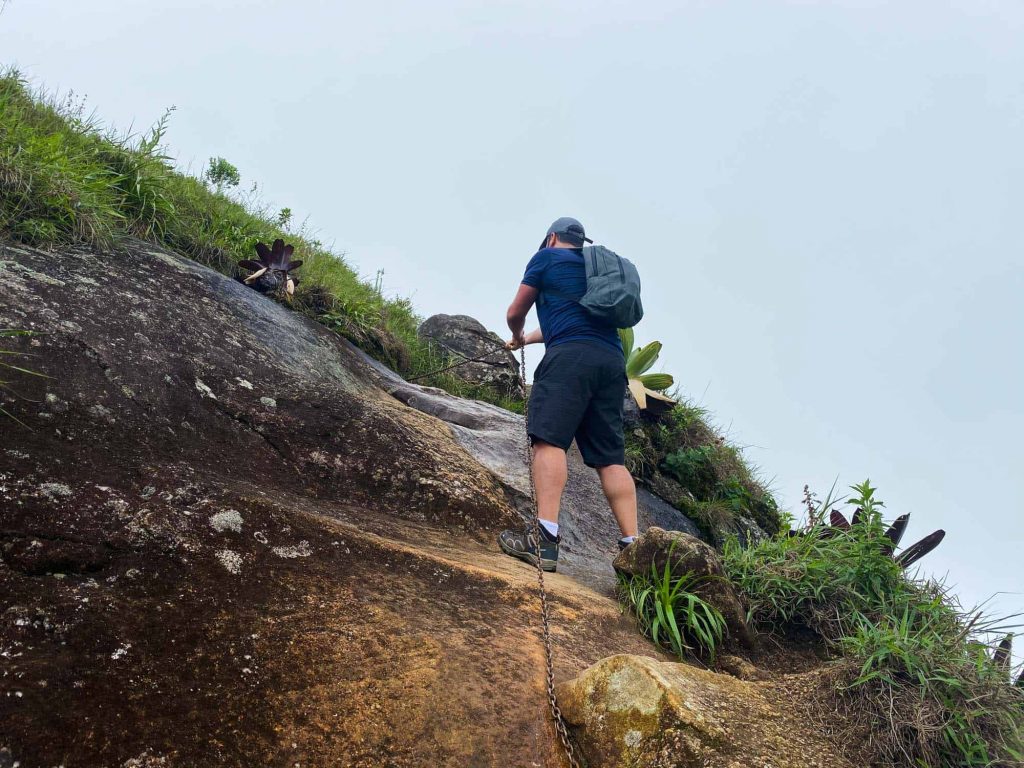 corrente na trilha do Chapéu da Bruxa em Nova Friburgo